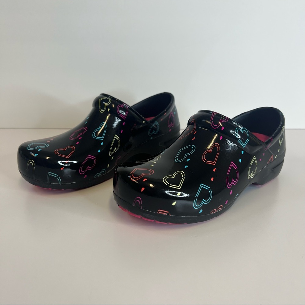 Anywear Women's SR Angel Hearts on the Line Nursing Clogs